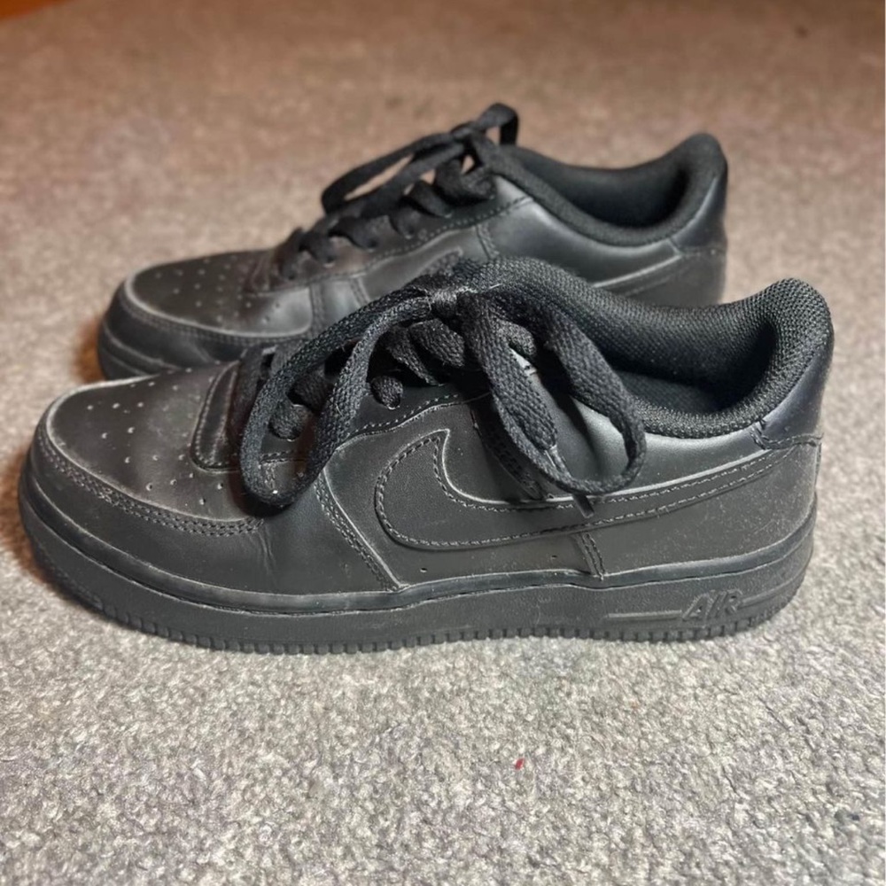 Black Nike Air Force 1 size: 5y (which is also size women’s 7)